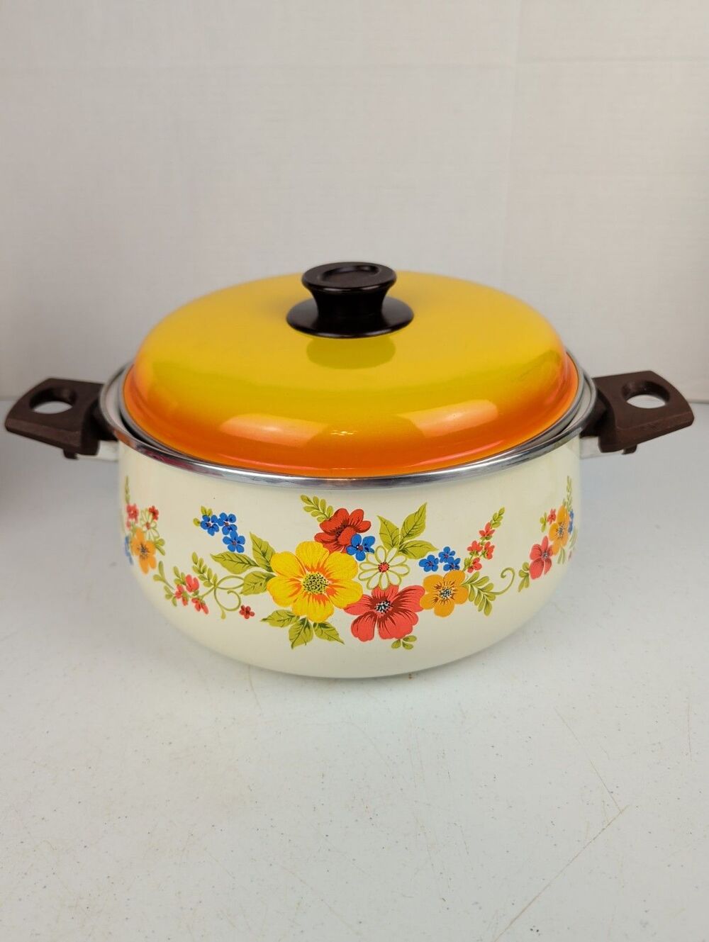 VTG JMP "Sweet Flowers" 5 Quart Enamel Ware Dutch Oven Stew Pot Spain Clean